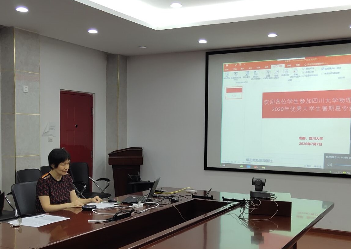1594123732793093.jpg yl6809永利官网院长张红主持夏令营开幕式.jpg